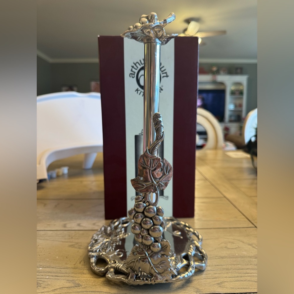 Arthur Court Grape Paper Towel holder